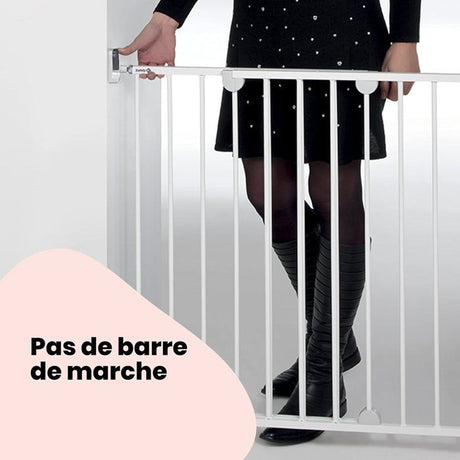 SAFETY 1ST Barriere de sécurité wall-fix extending, largeur de 62 a 102 cm, Ouverture d'une main des 2 sens - métal blanc, fixation