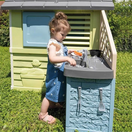 Smoby Life - Maison Pretty + Cuisine d'été - Plaque Grill et évier - 17 accessoires - Matiere Recyclée - Des 2 Ans
