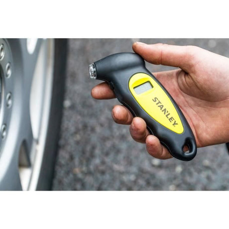 STANLEY - Testeur de Pression de Pneus Digital - STHT80874-0 - Précision +/- 0,5 PSI