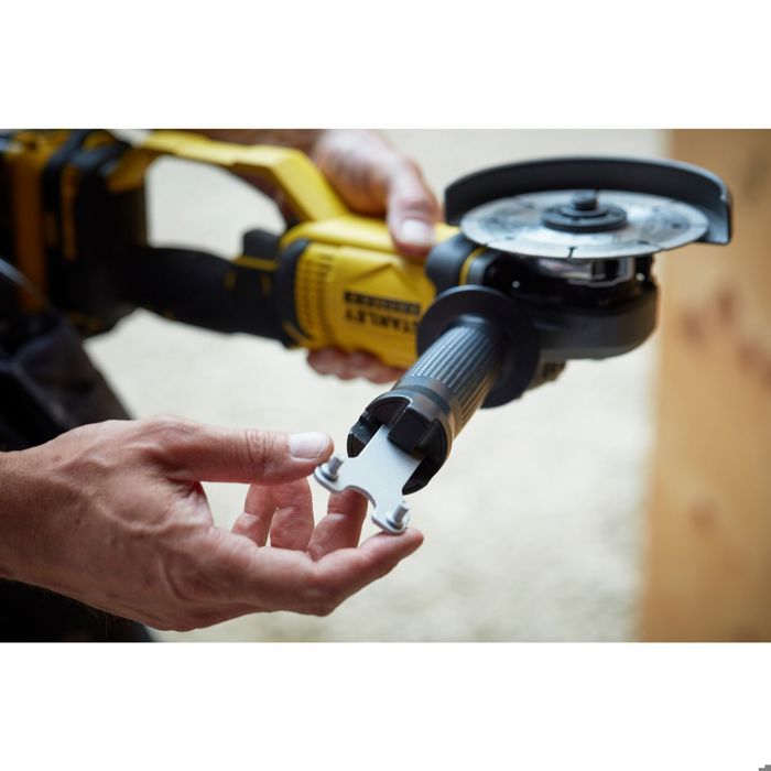 Meuleuse sans fil - 18V - STANLEY FATMAX V20 - SFMCG400M2K-QW - 125mm - 2 batteries 4 Ah + chargeur 2 A