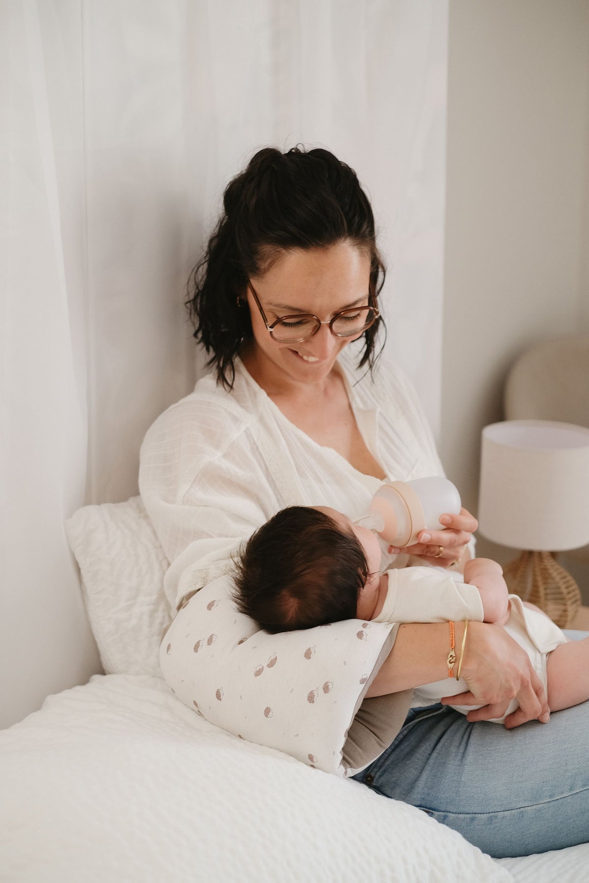 Brassard d'allaitement - TINEO - Jersey de coton - Ecru / Hérissons