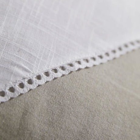 Coussin - TODAY - CHARME - Slub x Chambray x Pompon Berenice - 40 x 40 cm