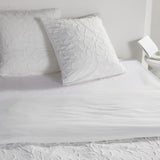 Parure de lit - TODAY - Essential - 2 personnes - 220 x 240 cm - Effet tufté floral blanc