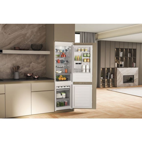 Réfrigérateur combiné - WHIRLPOOL - Intégrable - 268 L - 6e sens - Froid Brassé - Glissieres invisibles - Classe D - 177x54x54.5