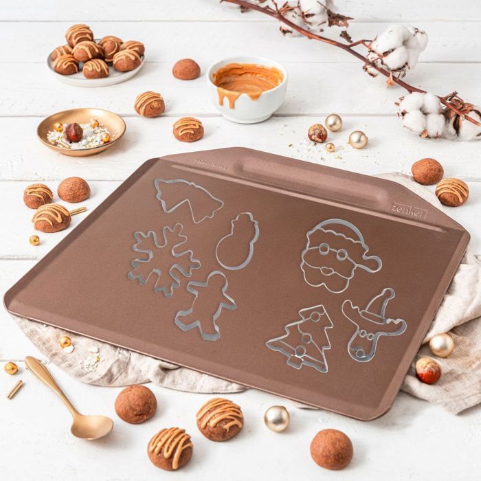 Plaque de cuisson au four sans rebords et 7 emporte-pieces de Noël - ZENKER