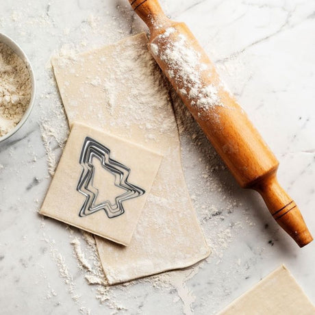 Ensemble avec plaque a pâtisserie extensible et 10 emporte-pieces de Noël - ZENKER