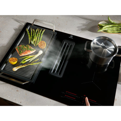 Plaque de cuisson aspirante a induction - ELECTROLUX - 4 foyers - 78 x 52 cm - KCC83443