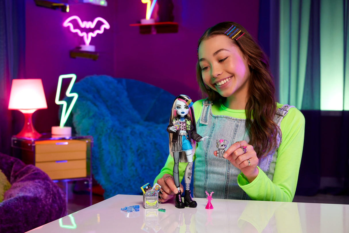 Monster High-Poupée Frankie Stein-Poupée avec animal et accessoires HXH73