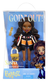 Bratz Goin' Out Poupée - Sasha - 1 Poupée Mannequin a Collectionner - Une Tenue, Un Sac a Main, Une Paire de Lunettes Soleil - 6 ans