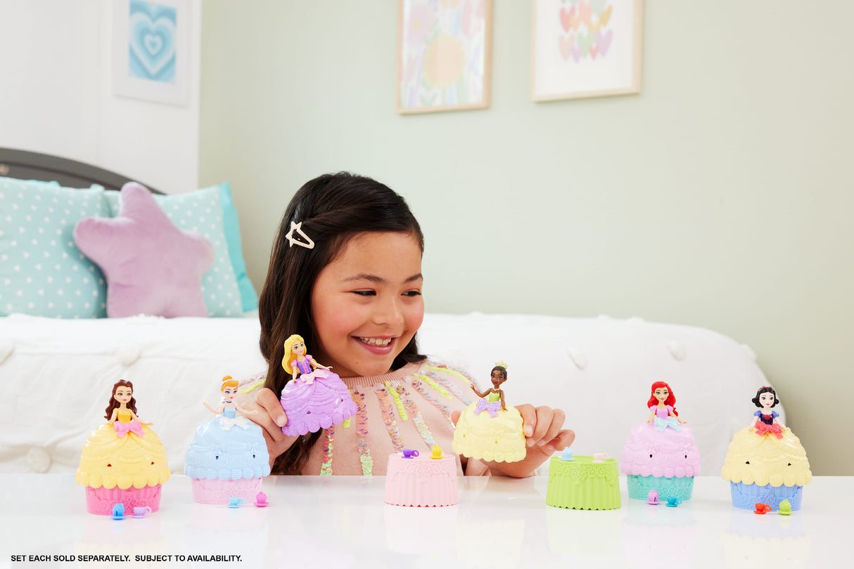 Princesses Disney - Petite poupée Cupcake Doll Reveal avec 5 surprises - Disney Princess - JFG78