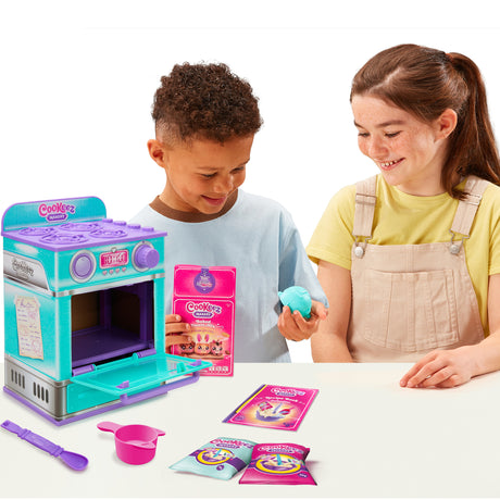 Fabrique a Pâtisserie Bleue - MOOSE TOYS - COOKEEZ MAKERY - Four interactif, peluche parfumée et accessoires