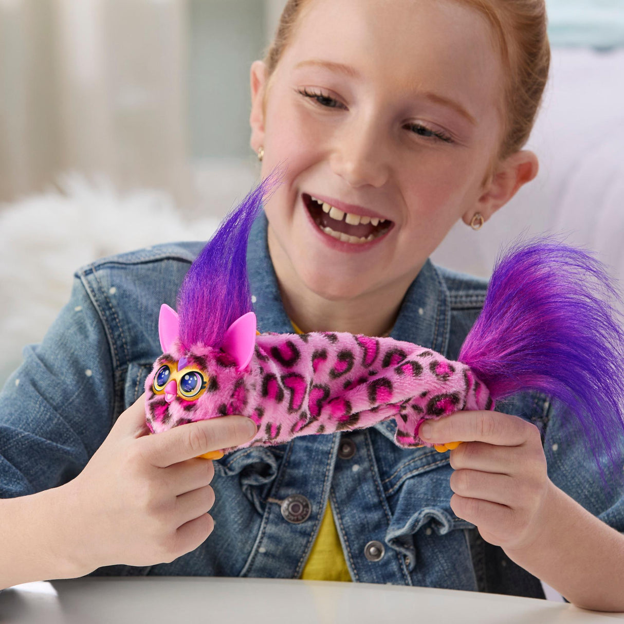 Furby DJ Furblets Kitt-Ee-Luv, Mini peluche électronique, jouet pour enfant, 45 sons et musiques, des 6 ans
