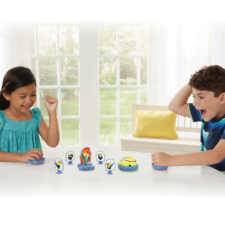 Jeu de Table - EPOCH GAMES - Minions Hover Strike Battle - Renvoyer le Palet, Évite les Minions !
