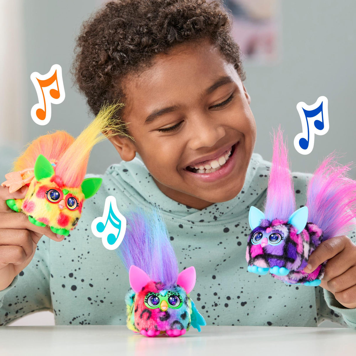 Furby DJ Furblets Dis-Co-Dazz, Mini peluche électronique, jouet pour enfant, 45 sons et musiques, des 6 ans