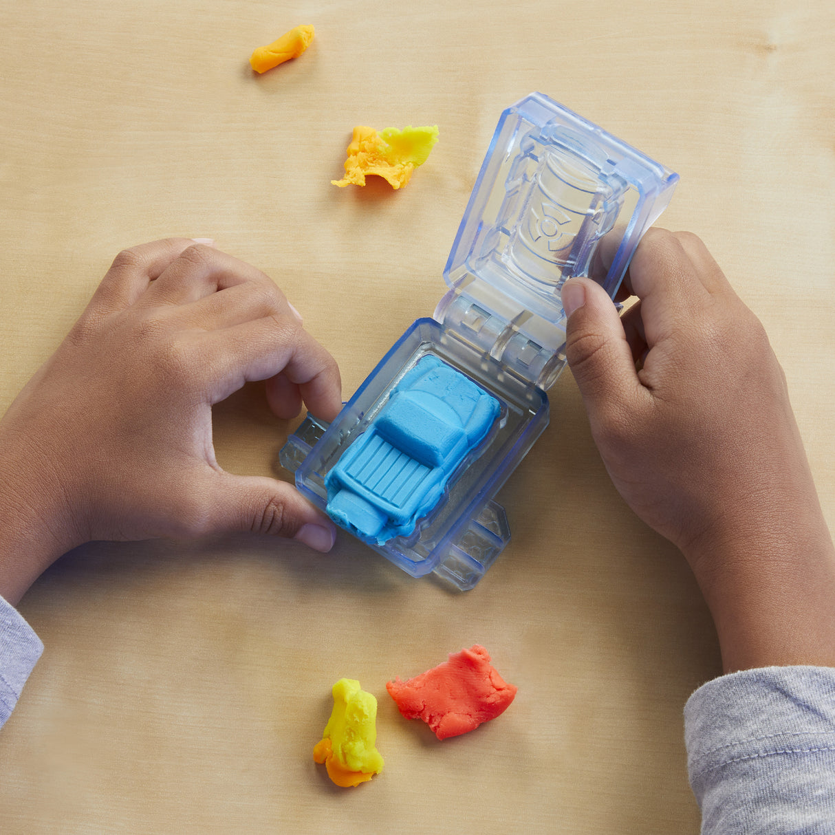 Play-Doh Hulk Écrase tout, coffret pâte a modeler avec figurine Hulk, a partir de 4 ans, Marvel