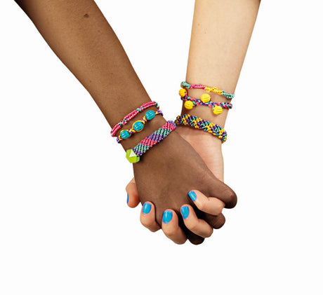 Clementoni Crazy Chic  - Coffret création de bracelets de l'amitié - Perles et fils - Des 7ans