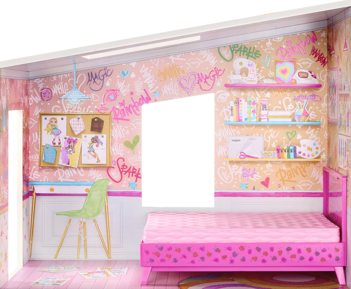 Rainbow High Color & Play House, Maison de poupée 3 étages, Colorie les murs et sols avec des marqueurs lavables, Maison en bois