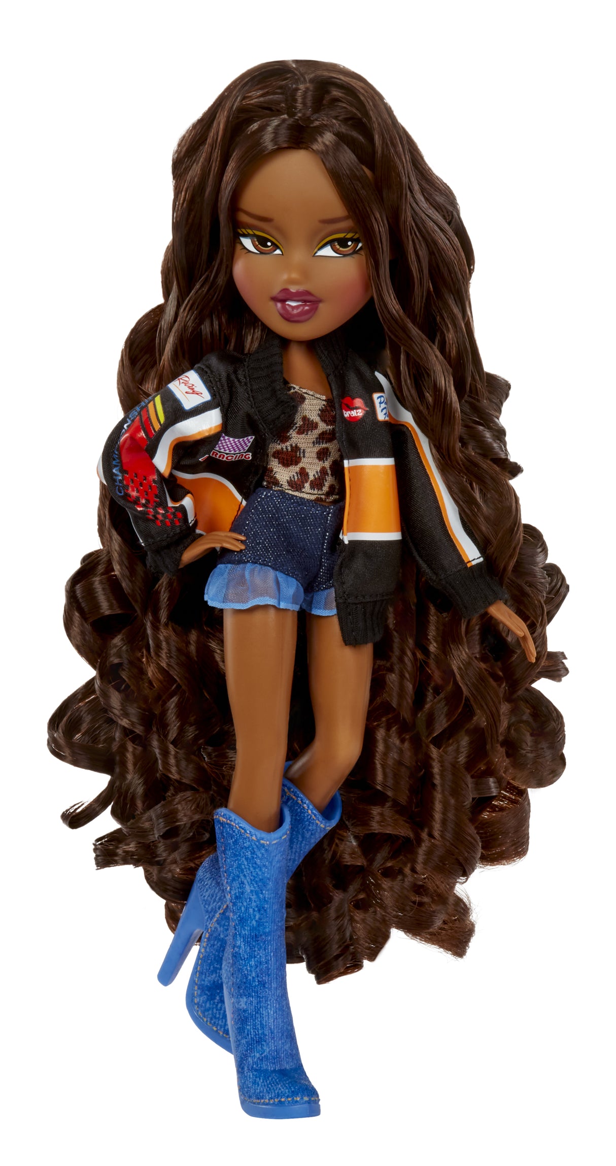Bratz Goin' Out Poupée - Sasha - 1 Poupée Mannequin a Collectionner - Une Tenue, Un Sac a Main, Une Paire de Lunettes Soleil - 6 ans
